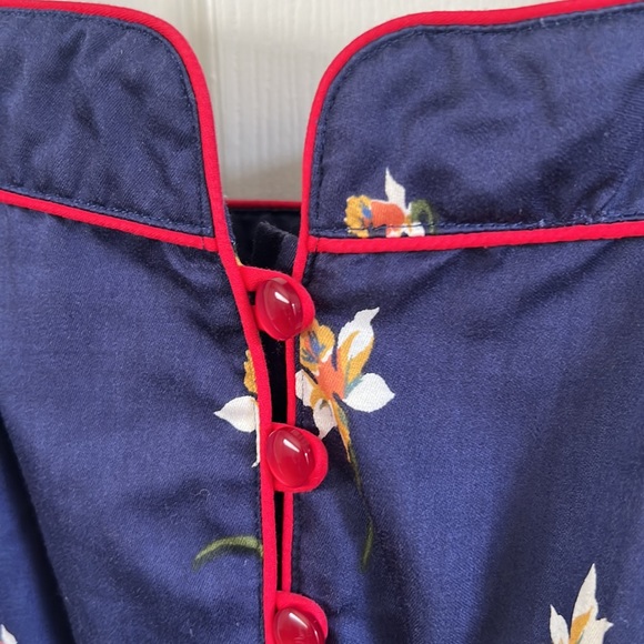 Vintage 1980s sun dress.  Dark blue with red flowers & red piping & buttons. - Picture 2 of 10